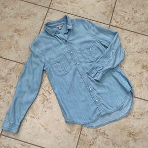 Banana Republic light chambray shirt (small)